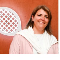 Célia Mosca Email