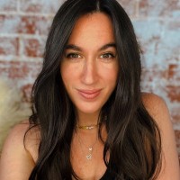 DefineMe Employee Hannah Toporoff's profile photo