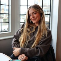 Hanna Houglum Email & Phone Number