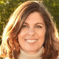 Kelly Bates Email & Phone Number