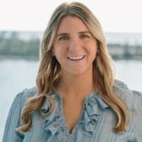 SearchWide Global Employee Danielle Effertz's profile photo