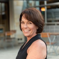 AxleHire Employee Leslie Newburn's profile photo