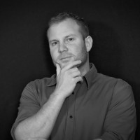 E-mail e número de telefone de Tahg Adler