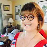 Verizon Wireless Employee Jennifer Fenner's profile photo