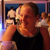 Anouk Hellin Email