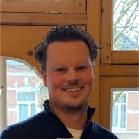 Mark van Leeuwen Email