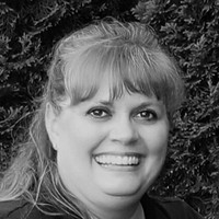 Donna Undzis Email & Phone Number