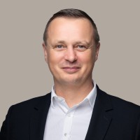 Patrick de Vries Email & Phone Number