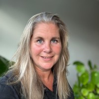 Linda van Dijk Email