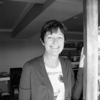 Elizabeth Halton Email & Phone Number