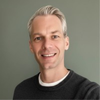 Lars Nikolajsen Email