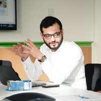 Imad Paracha Email