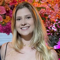 Júlia Polidori Email