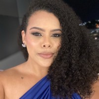 Isabela Vasconcelos Email