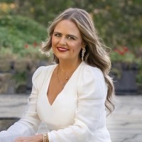 Hockey Style with Devon & Megan Employee Devon Cook's profile photo