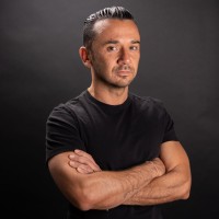 Víctor R. Email