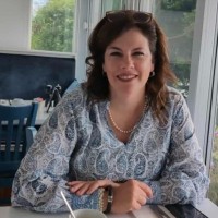 C Employee Isabelle Tremblay's profile photo
