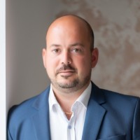 Róbert Serfőző Email