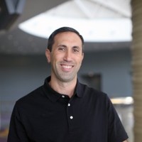 Robert González Email & Phone Number
