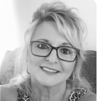 Lorie Hartt Email