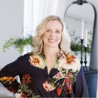 DAC Art Consulting Employee Julia Marks's profile photo