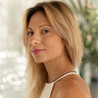 Dora Nagy Email