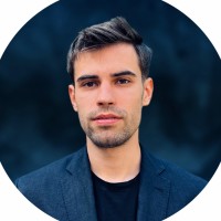 Hangyál Ádám Email