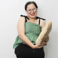 Make Employee Jenny Torres's profile photo