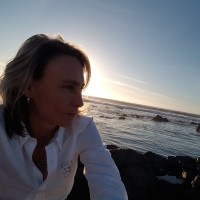 Vee Evans Email & Phone Number