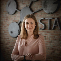 Zita Pozsár Email