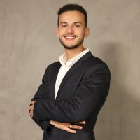Vinícius Feroldi MacHado Email