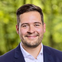 Maximilian Veeser Email