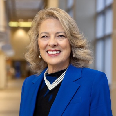 Leslie Simmons Email & Phone Number