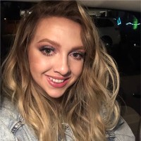 SEPHORA Employee Sarah Thayer's profile photo