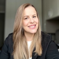 Multiloja Employee Caroline Souza's profile photo