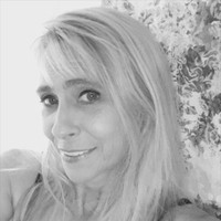 Elizabeth Saunders Email & Phone Number