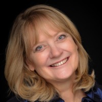 Deanna Gelak Email