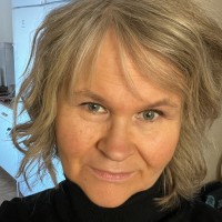 Magdalena Persson Email