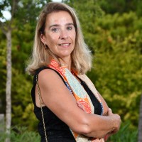 Julia Mendes Email