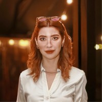 Julia Laüer Email