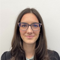 Kata Tóth Email
