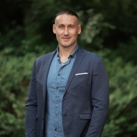 Péter Gülsen Email