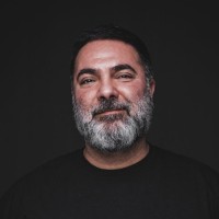 E-mail e número de telefone de Hikmet Sugoer