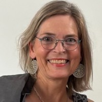Ester Gaus Email