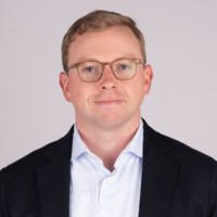 E-mail e número de telefone de Douglas MacMillan