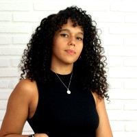 Thays Magalhaes Email