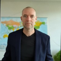 Daan Bos Email