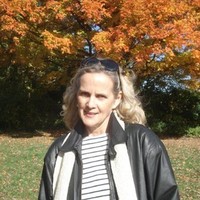Gloria de Luca Email & Phone Number