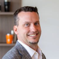 E-mail e número de telefone de Troy McCollum