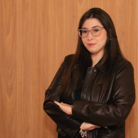 Thaís Correia Email